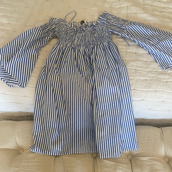 Zara short dress with bell sleeves small - Picture 7 of 13